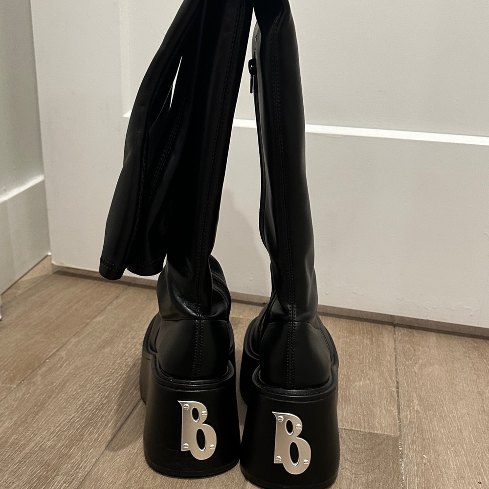 Black Women's Knee-High Platform Boots with Silver 'B' Accent